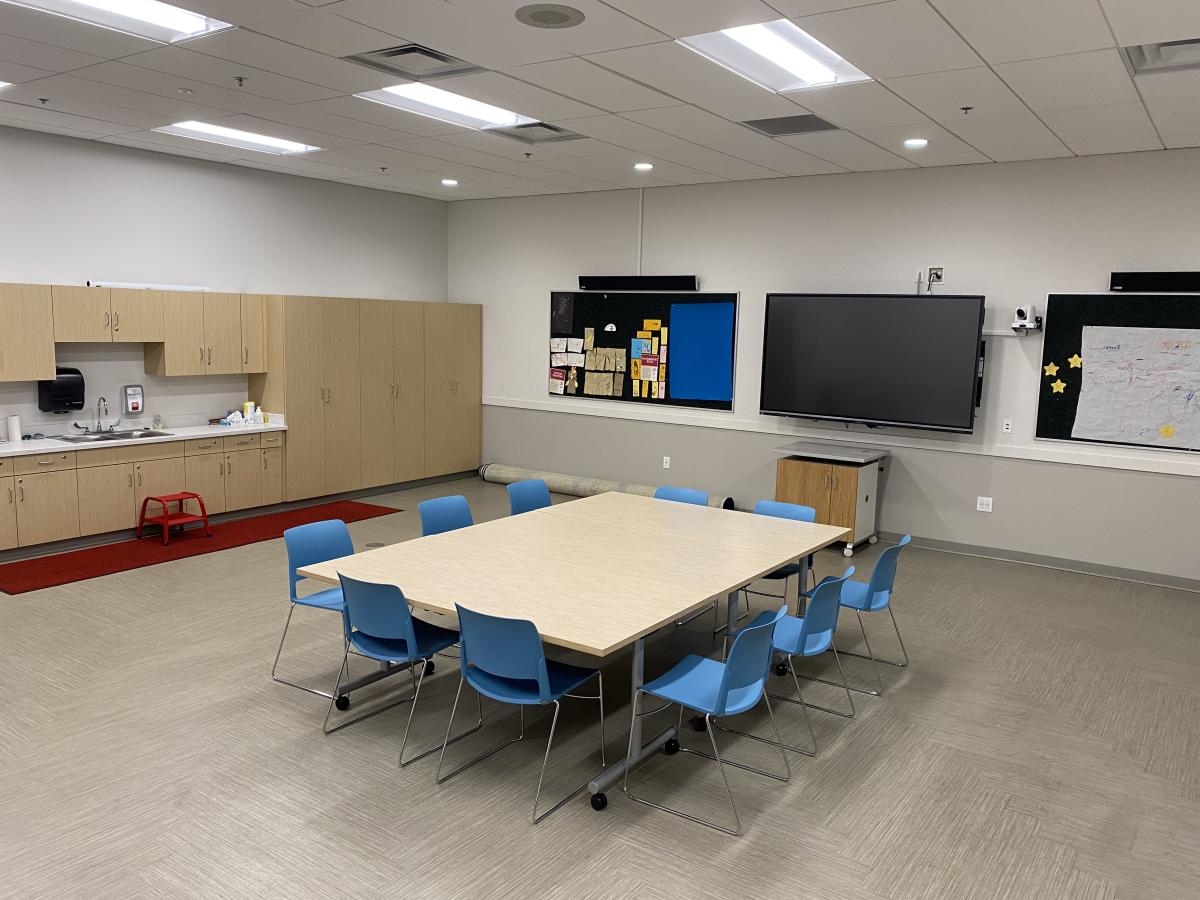 Table and chairs set up in Olentangy Meeting Room